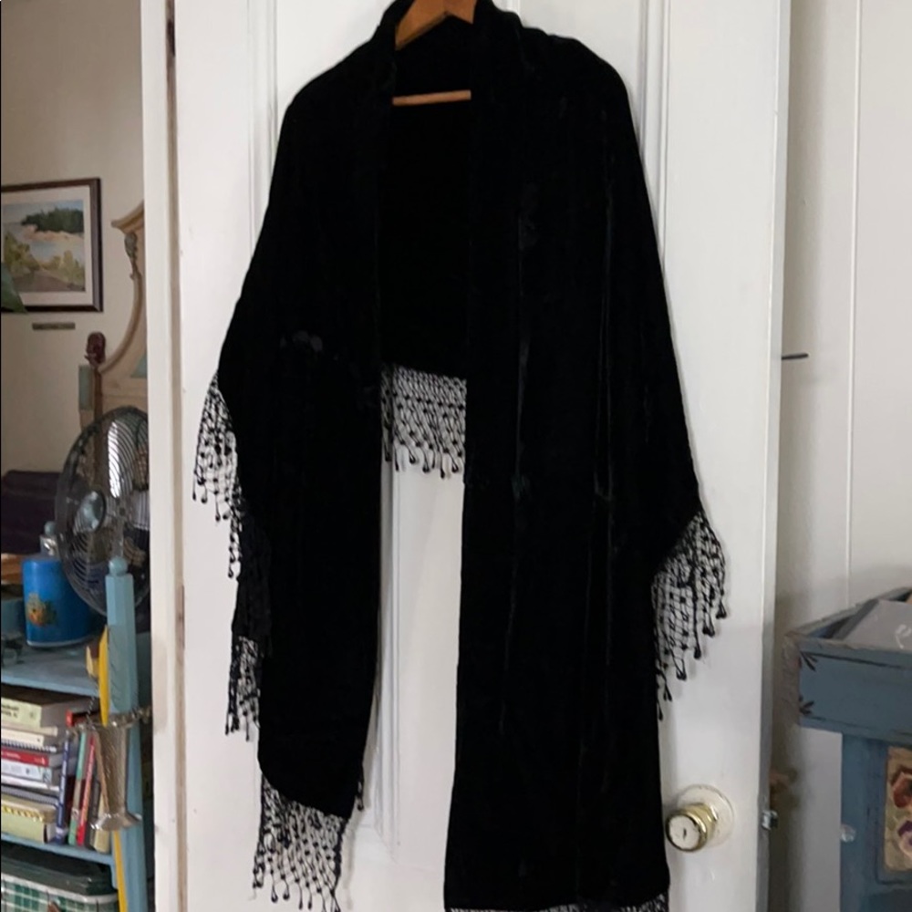 Black velvet shawl